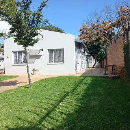 Triple9 Hatfield Guesthouse Pretoria Ngoại thất bức ảnh